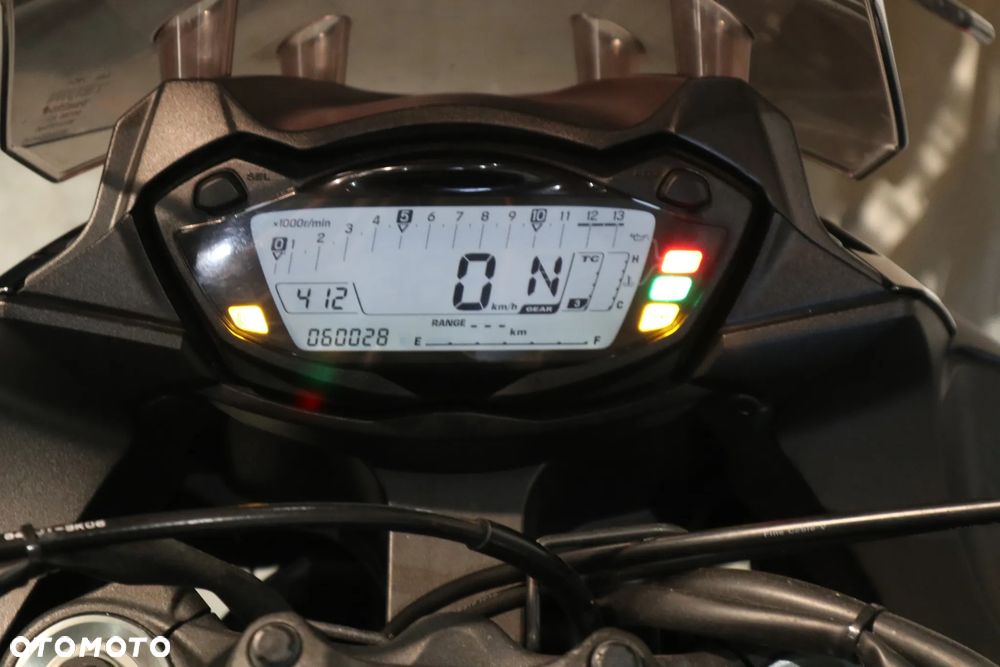 Suzuki GSX - 16