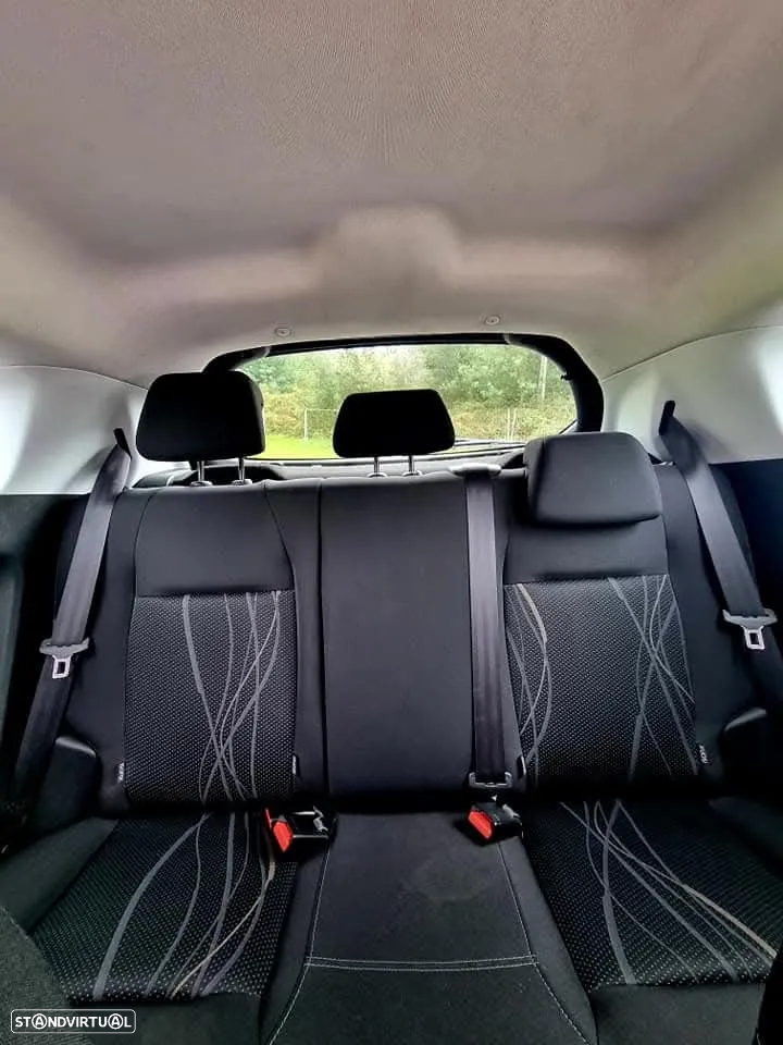 Peugeot 208 - 14