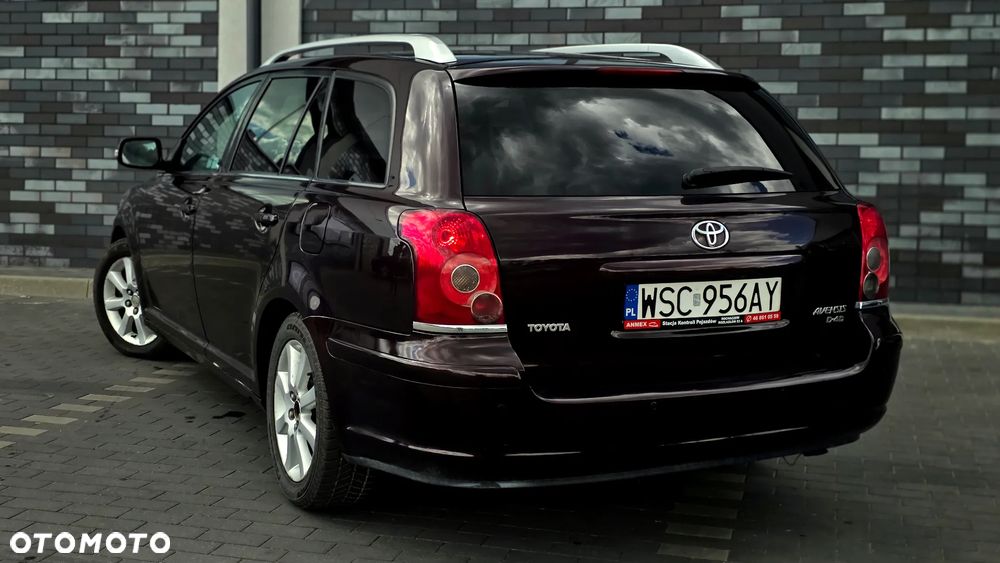 Toyota Avensis 2.0 D-4D Sol Premium - 4