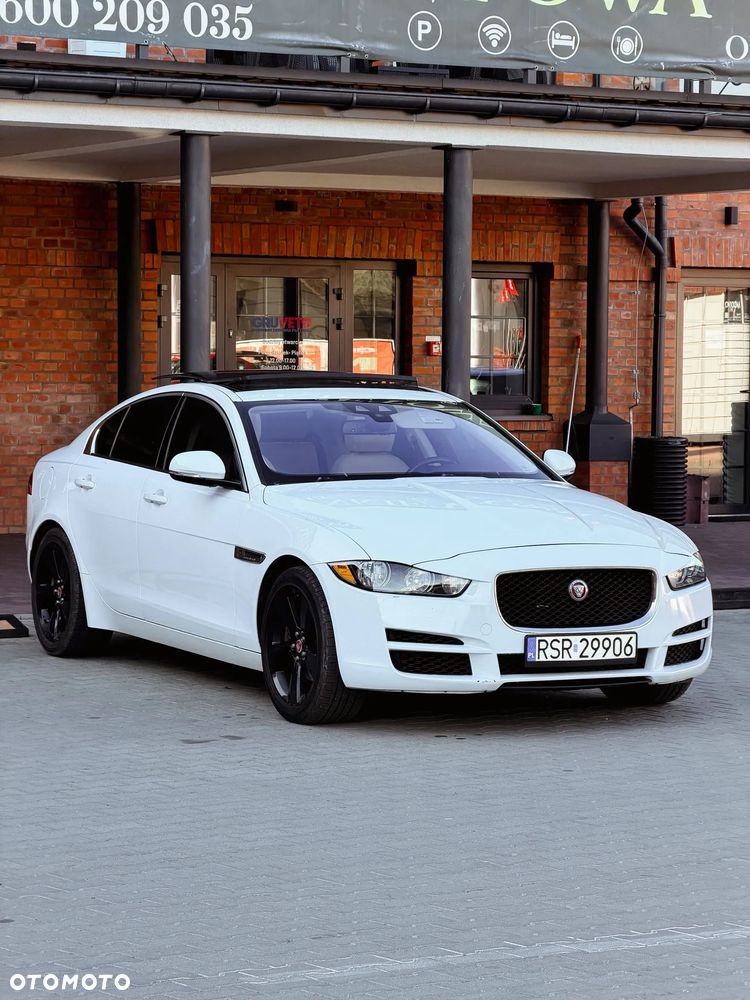 Jaguar XE 25t AWD Prestige - 6