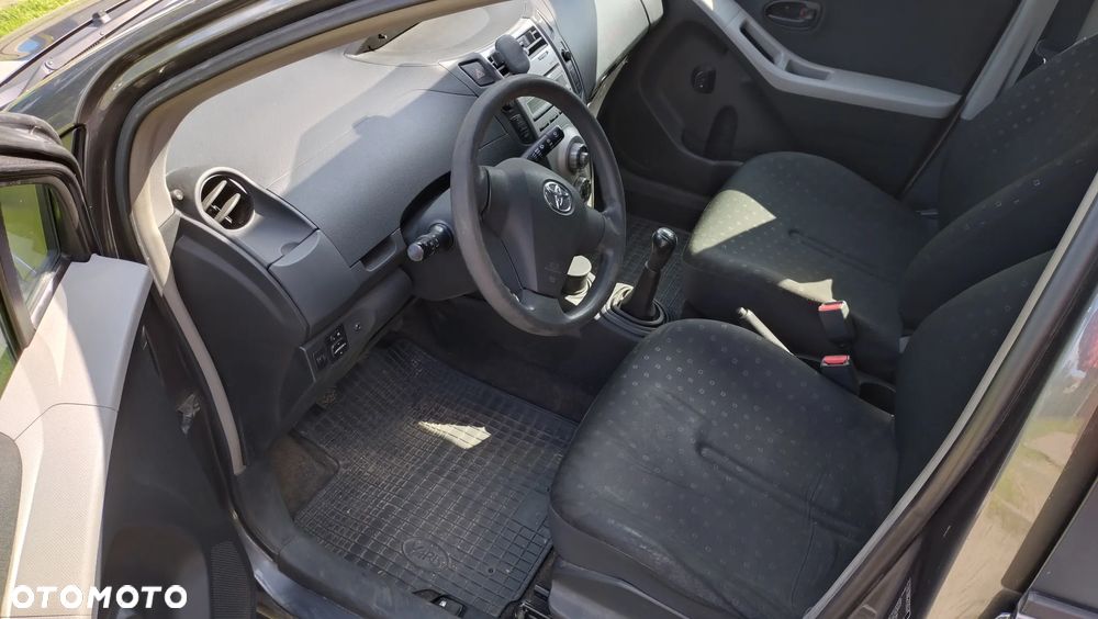 Toyota Yaris 1.3 Terra Gold - 10