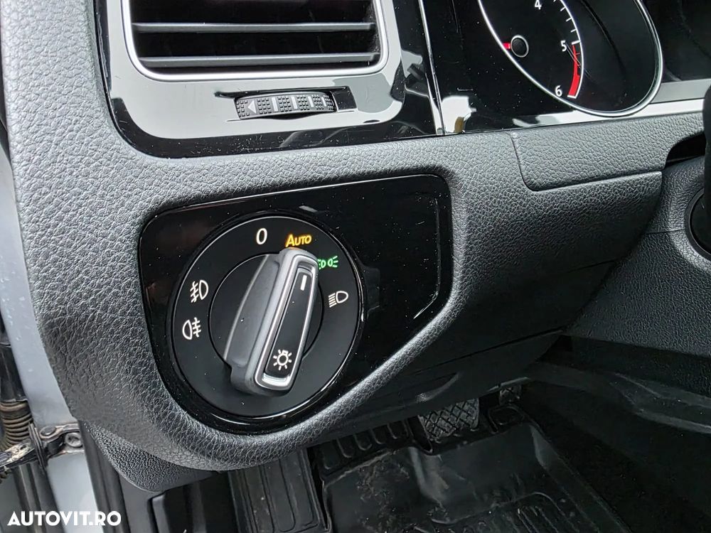 Volkswagen Golf 2.0 TDI SCR DSG Comfortline - 12