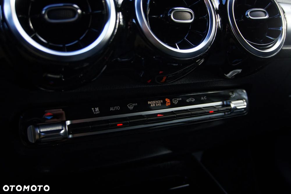 Mercedes-Benz GLB 200 7G-DCT - 19