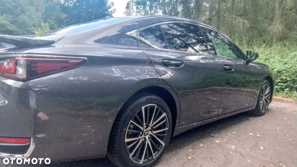 Lexus ES 300h Business Edition - 11