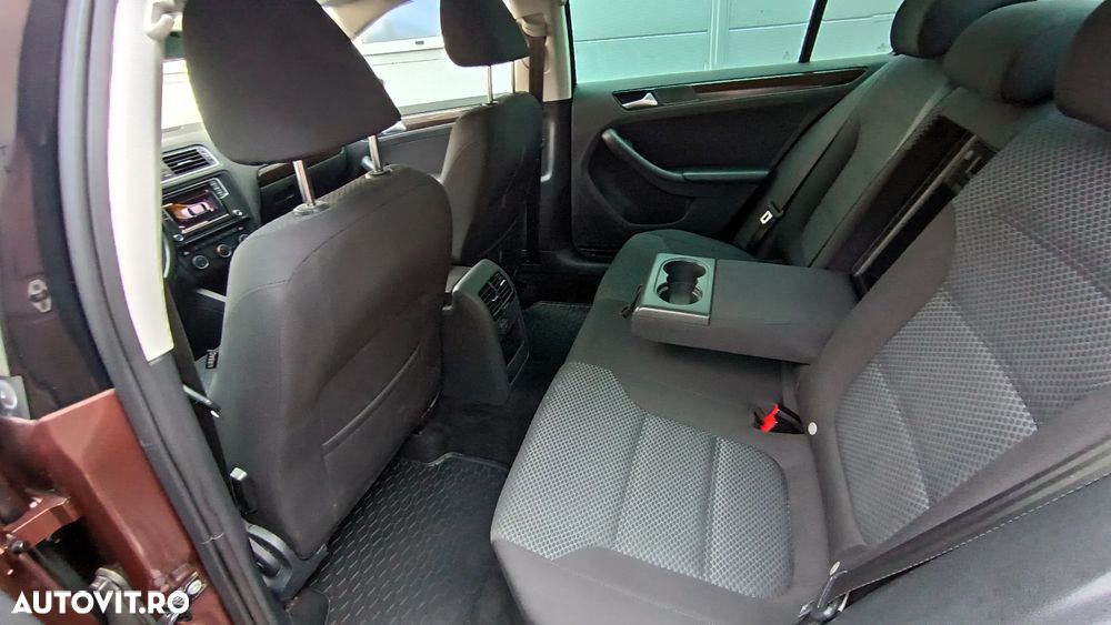 Volkswagen Jetta 2.0 TDI Comfortline - 12