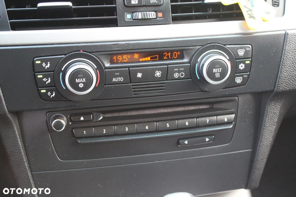 BMW Seria 3 318i Edition Exclusive - 26