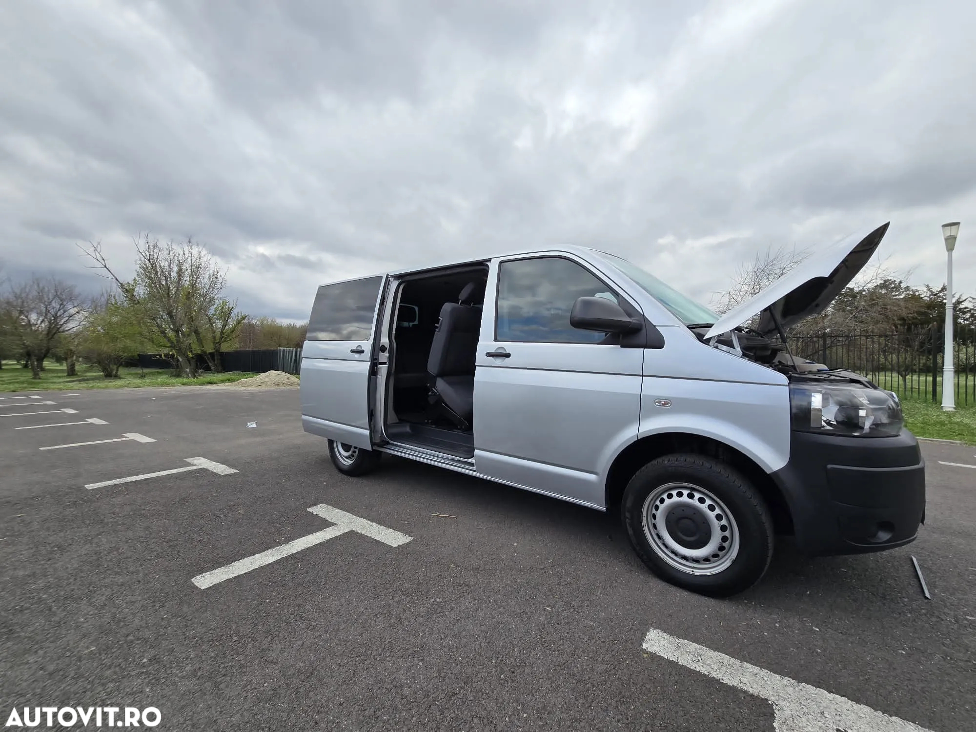 Volkswagen Caravelle - 14