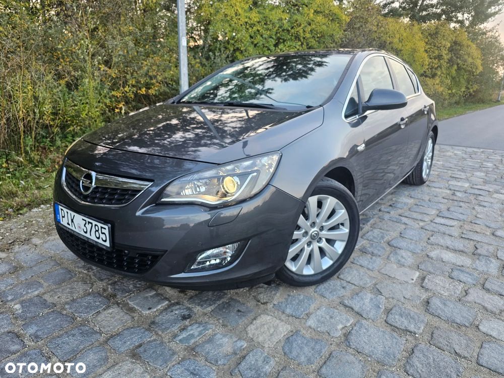 Opel Astra 2010 photo 2