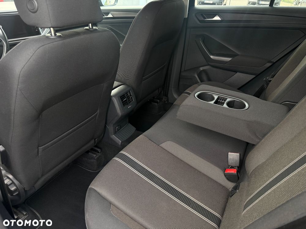 Volkswagen T-Roc - 29