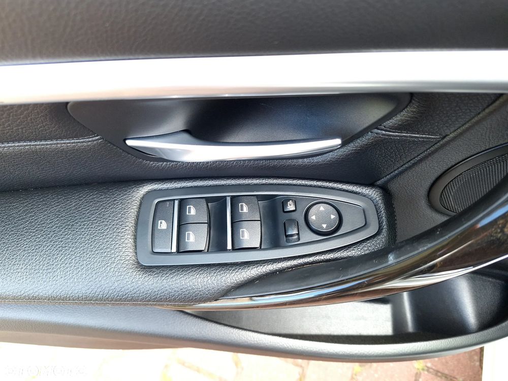 BMW Seria 3 320i Luxury Line - 18