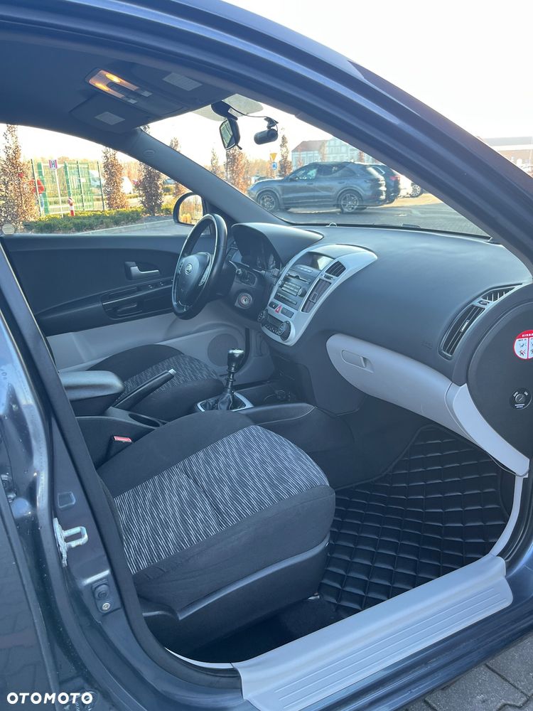 Kia Ceed 1.6 Comfort - 27