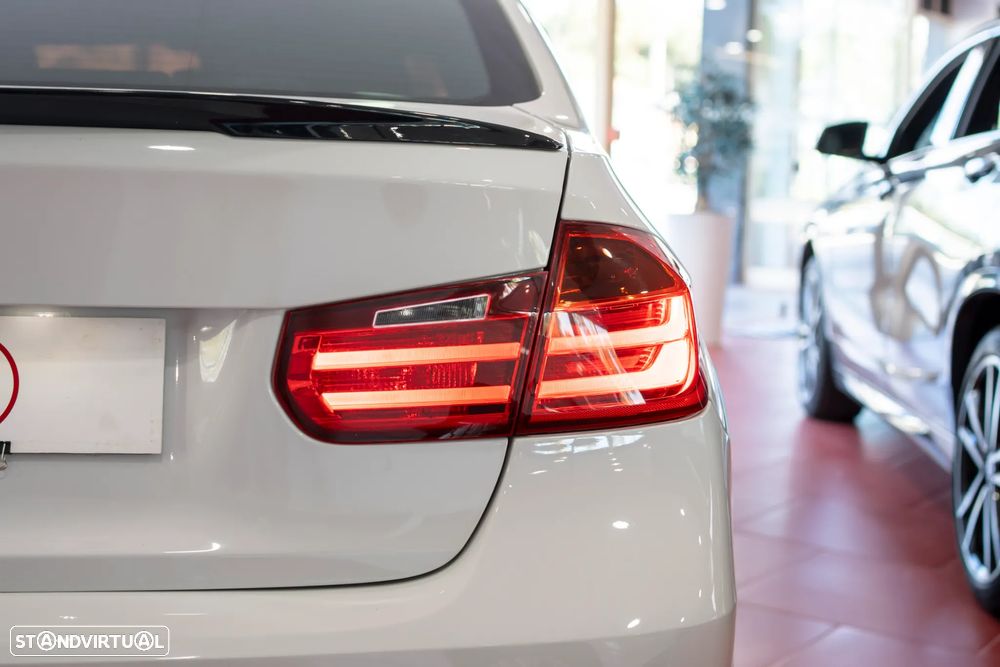BMW 320 d Blue Performance Sport Line - 14