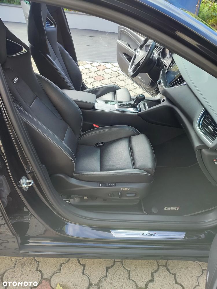 Opel Insignia 2.0 T 4x4 GSi S&S - 12