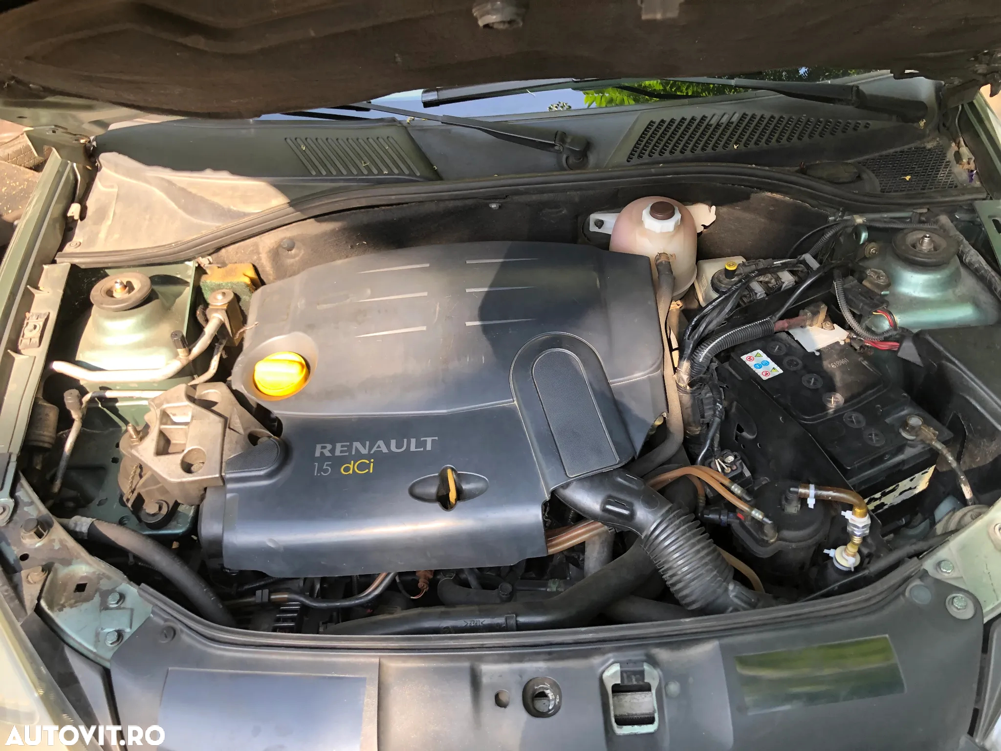 Dezmembrez Renault Clio Symbol 2005 verde 1,5 dci - 8
