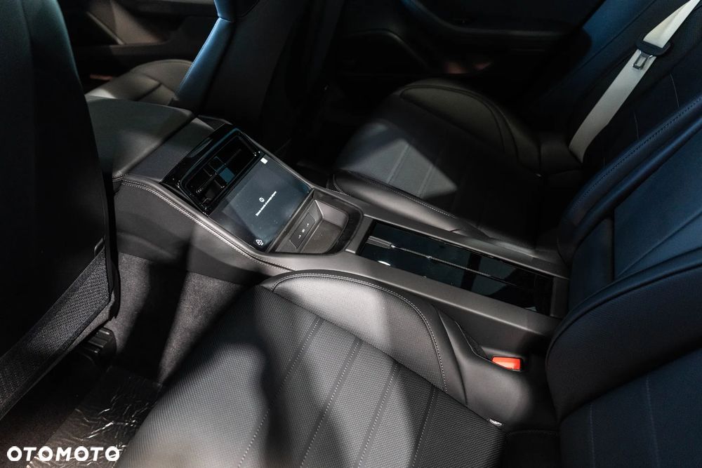 Porsche Panamera 4 E-Hybrid PHEV - 31