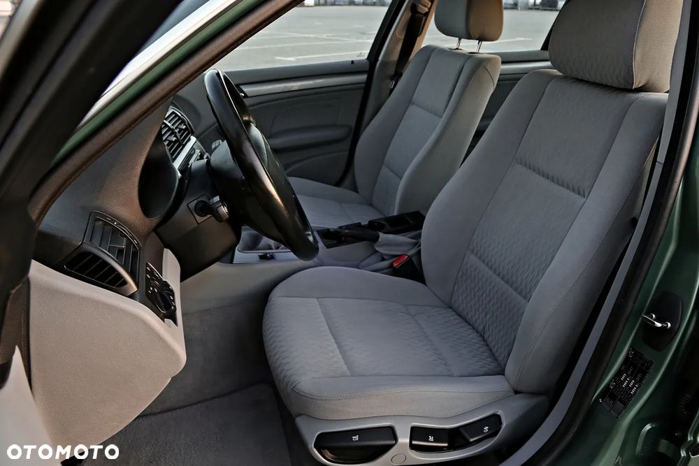 BMW Seria 3 320i - 25