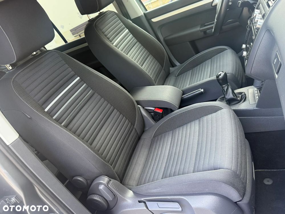 Volkswagen Touran - 36