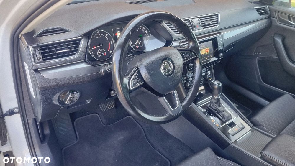 Skoda Superb 2.0 TDI DSG Premium Edition - 14
