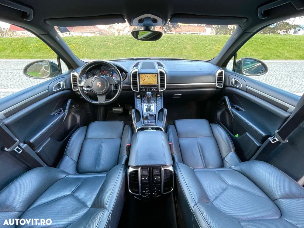 Porsche Cayenne 3.0 L V6 - 6