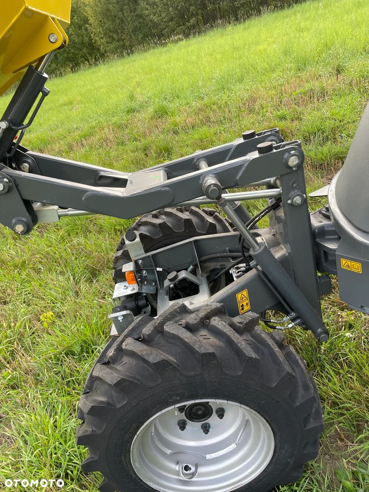 Wacker Neuson D01 1001 Nowe Wozidło Budowlane Rolnicze 4x4. Ładowność 1 tona. Wysokie podnoszenie+KIPER Wysoki! Maszyna sprowadzona z Norwegii. Jest to nowa maszyna przebieg 4.4 mtg.  Kupione w Norweskim salonie z Ekspozycji sklepowej! Stało tylko na pokaz! Silnik Yanmar 3cyl. Potężna moc a maszyna bardzo mała i zwinna. Szybka wolna jazda. Oświetlenie rozbudowane. Wielka Okazja! Jazda Rewers. Hydrostatic! Wielka Okazja - 9