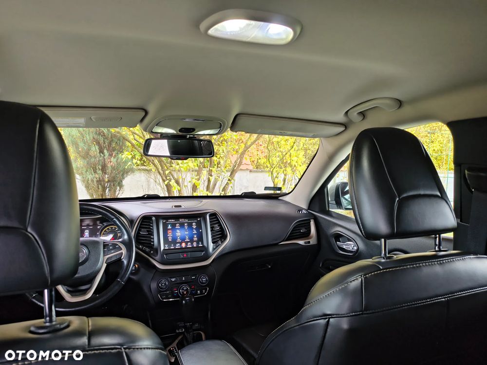 Jeep Cherokee - 10