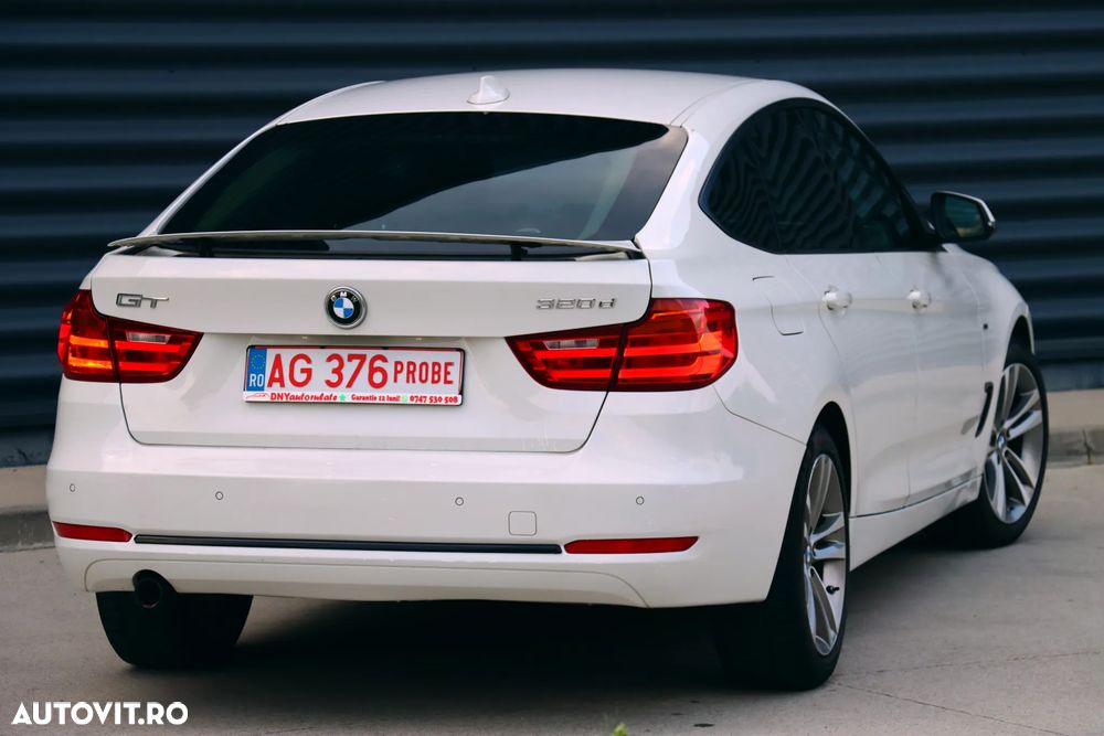 BMW Seria 3 320d Aut. Sport Line - 32