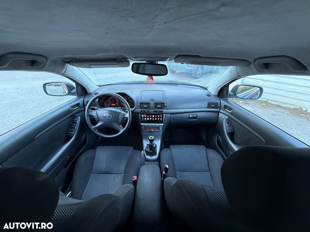 Toyota Avensis 2.0 D-4D Executive - 4