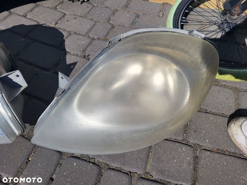 Lampa przednia opel vivaro 2006r - 2