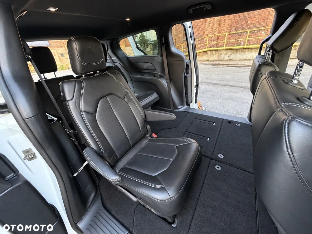 Chrysler Pacifica - 33