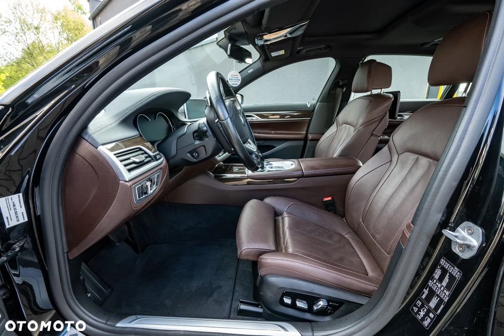 BMW Seria 7 750Li xDrive - 14