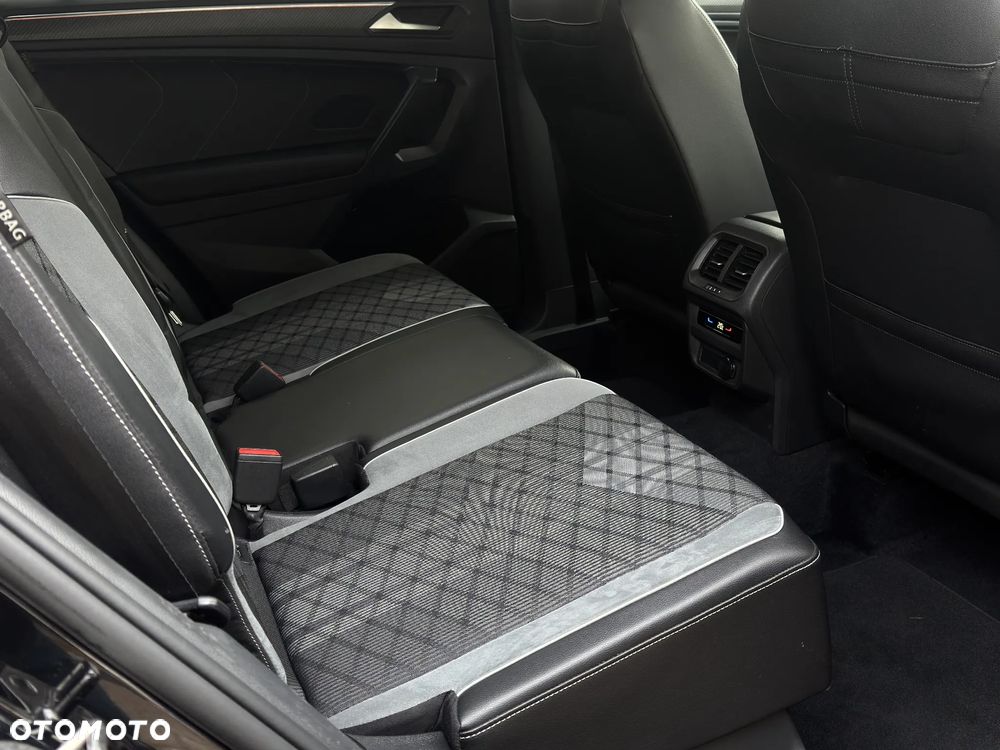 Volkswagen Tiguan 2.0 TDI SCR 4MotION DSG R-Line - 27