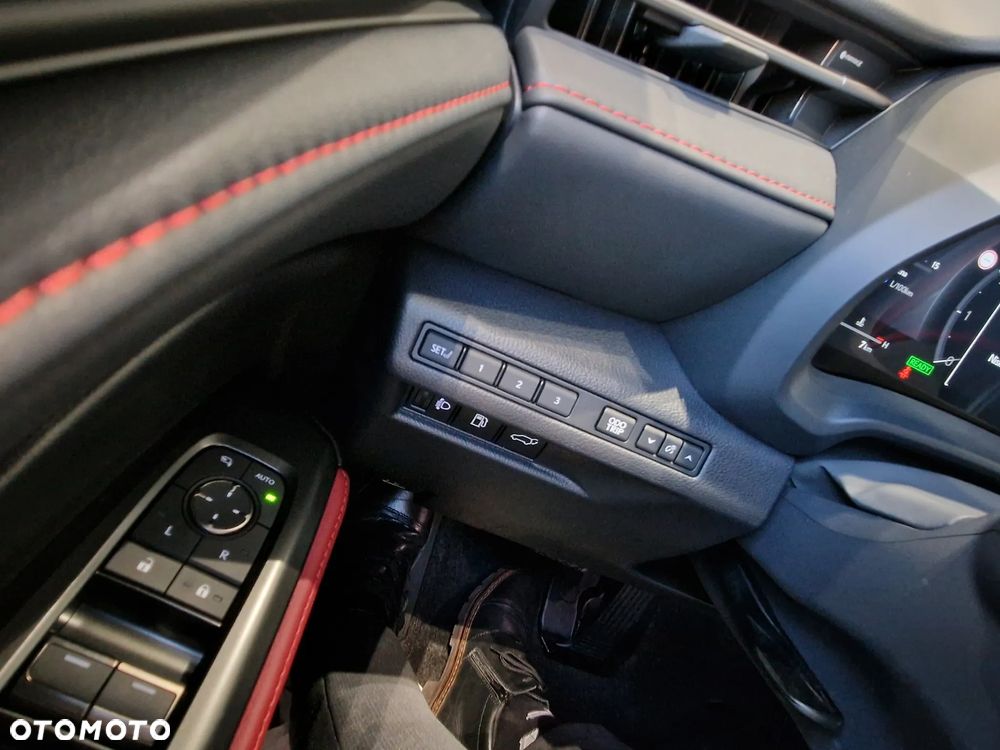 Lexus LBX 1.5 Hybrid Vibrant Edition - 16