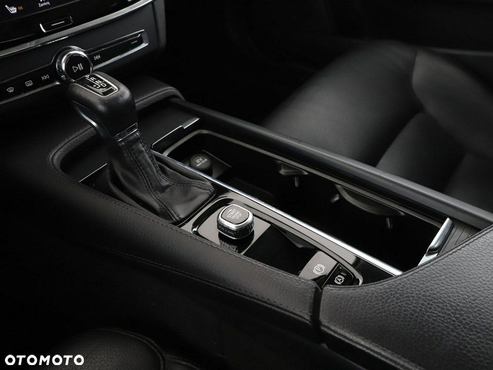 Volvo V90 D3 Momentum - 29