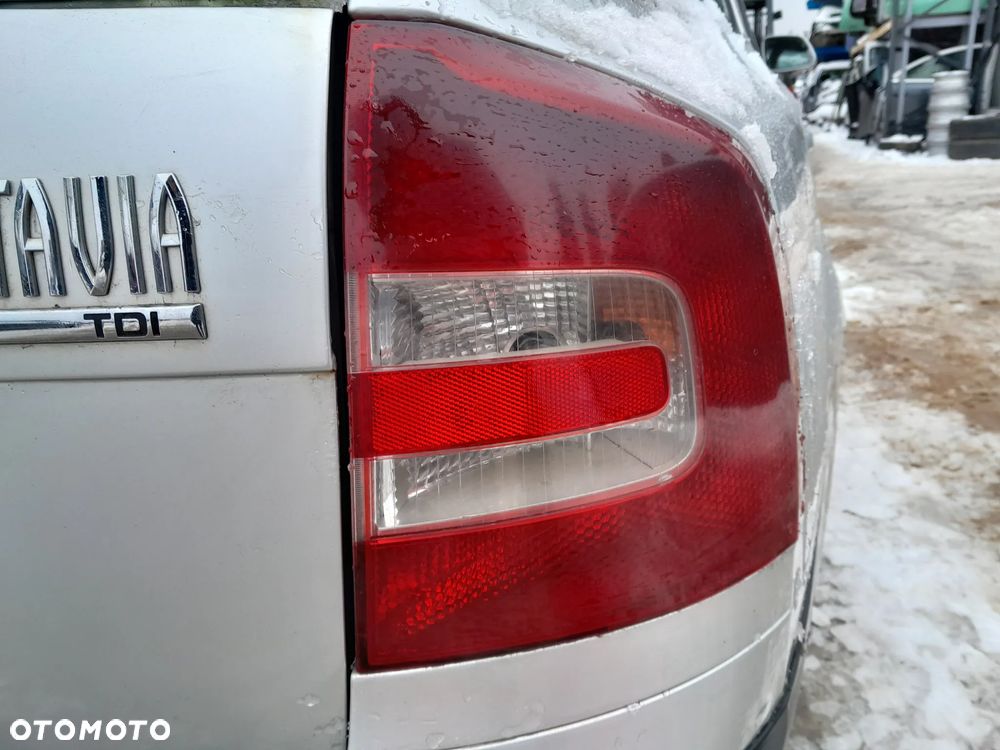 SKODA OCTAVIA II LAMPA PRAWA TYLNA PRAWY TYŁ  W BŁOTNIK KOMBI - 1