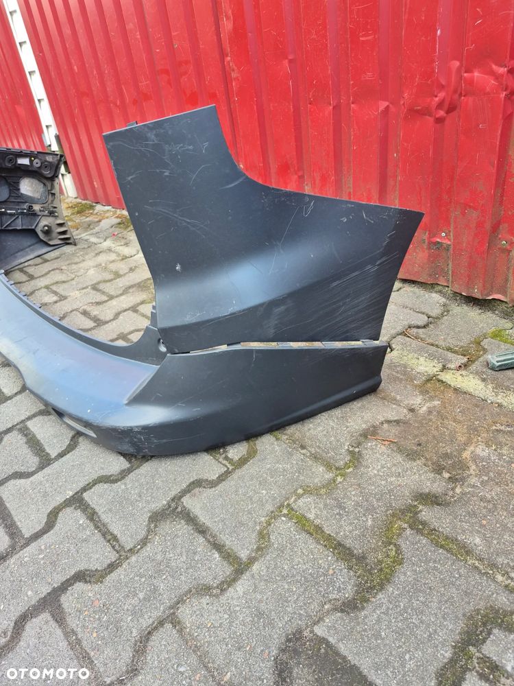 Ford Courier zderzak tylny ET76-17K823-AL - 2