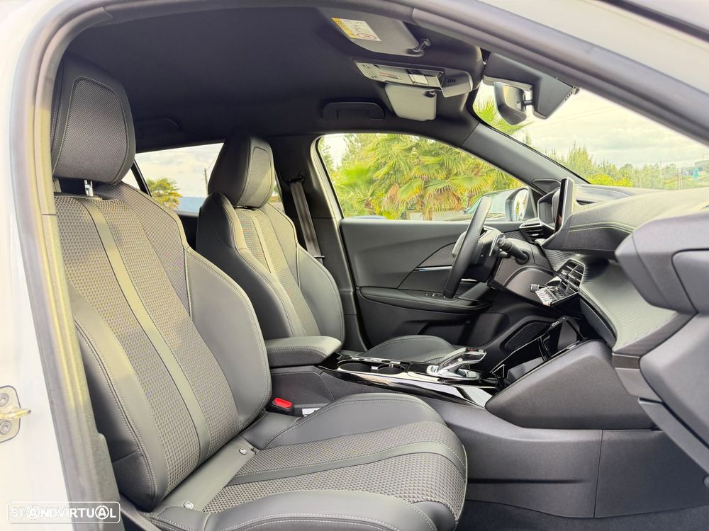Peugeot 2008 1.2 PureTech GT Pack EAT8 - 37