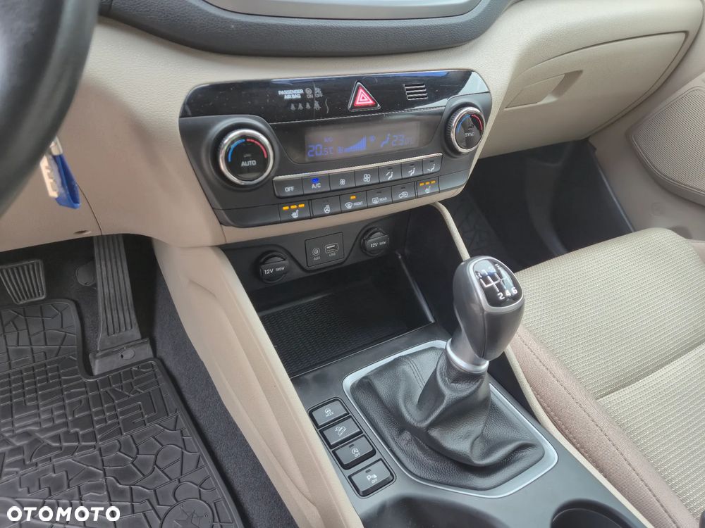Hyundai Tucson 1.6 GDI BlueDrive Design 2WD - 25
