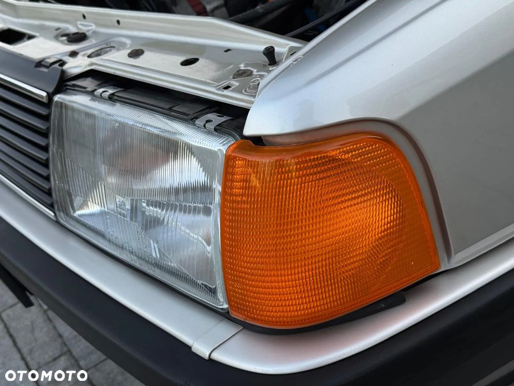 Audi 100 1.8 - 9