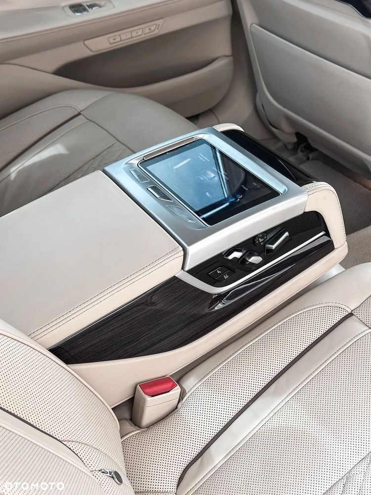 BMW Seria 7 750Li Edition Exclusive - 14