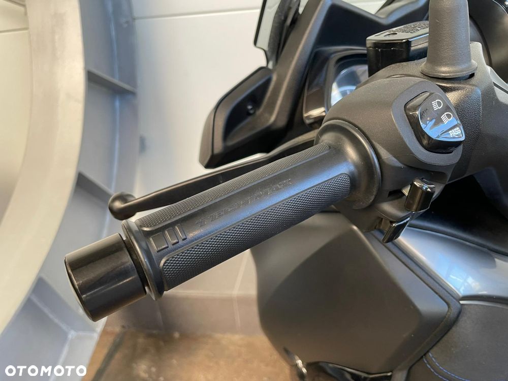 Yamaha X-max - 8