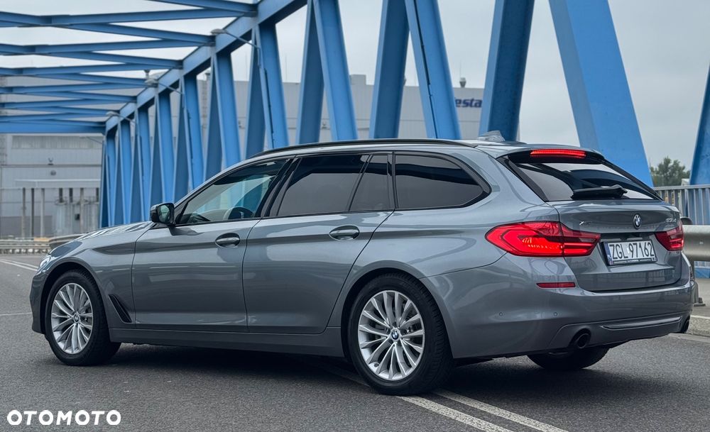 BMW Seria 5 530d xDrive Touring - 13