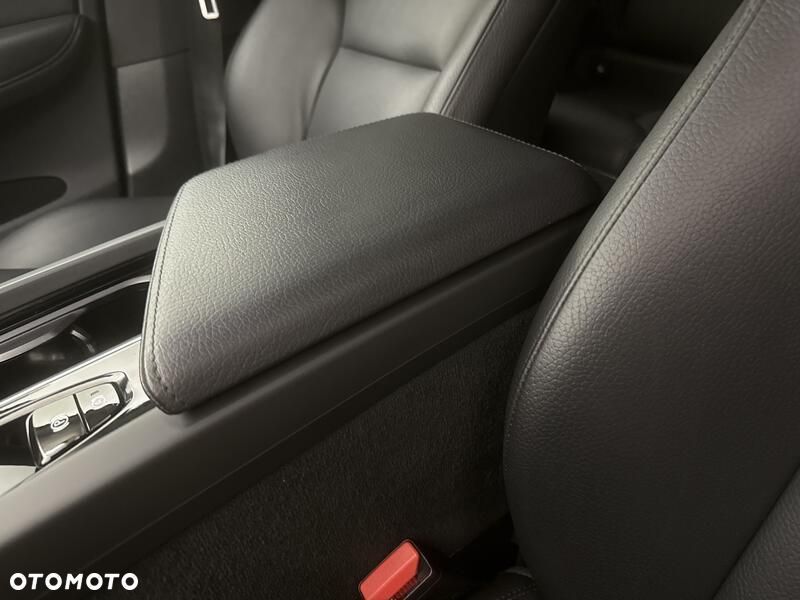 Volvo XC 60 B4 D AWD Inscription - 18