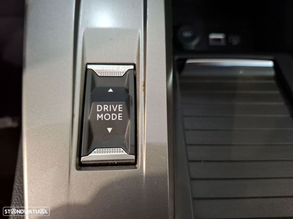 Peugeot 408 1.2 Hybrid Allure e-DCS6 — fotografia 20