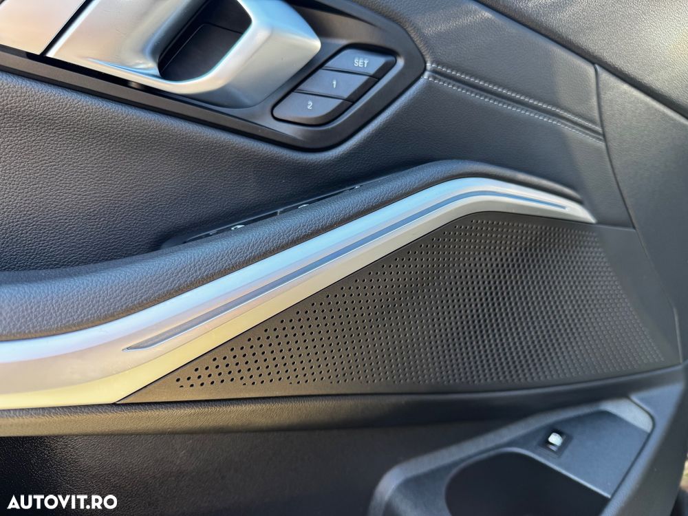 BMW Seria 3 330e Aut. Luxury Line - 28