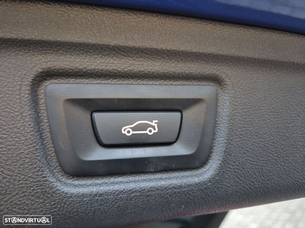 BMW 320 d Touring Pack Desportivo M Auto - 26