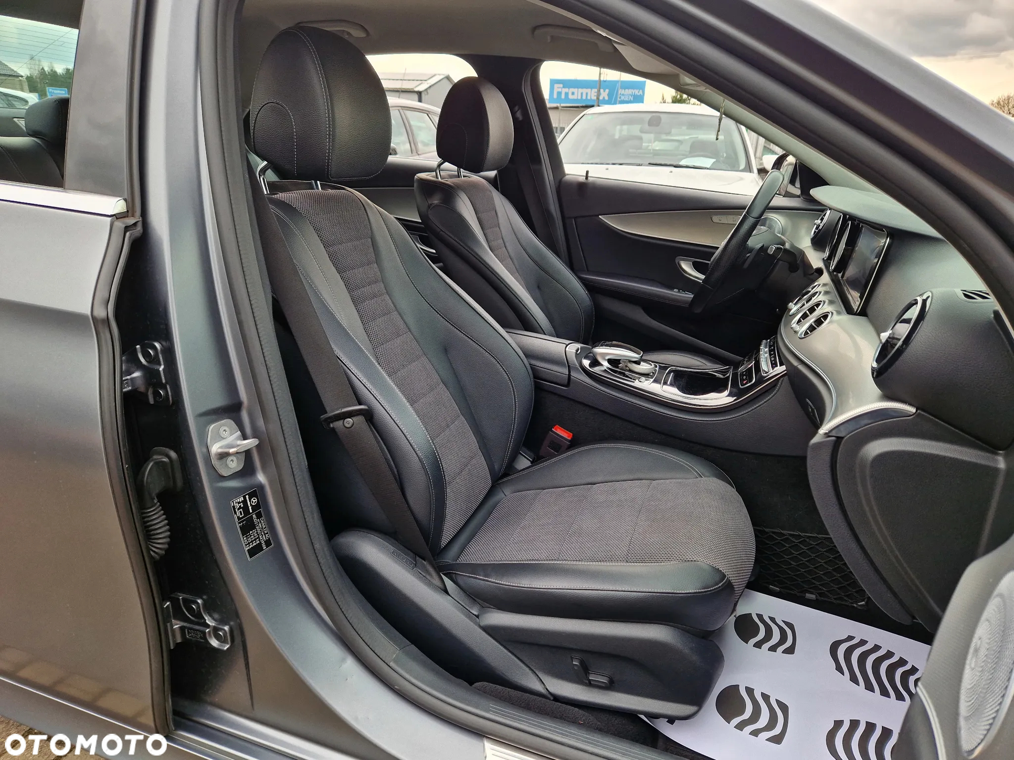 Mercedes-Benz Klasa E 350e 9G-TRONIC AMG Line - 18