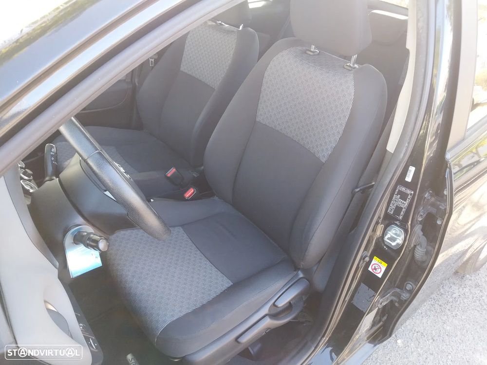 Toyota Yaris 1.0 VVT-i Comfort +PS Style +P.Techno - 6