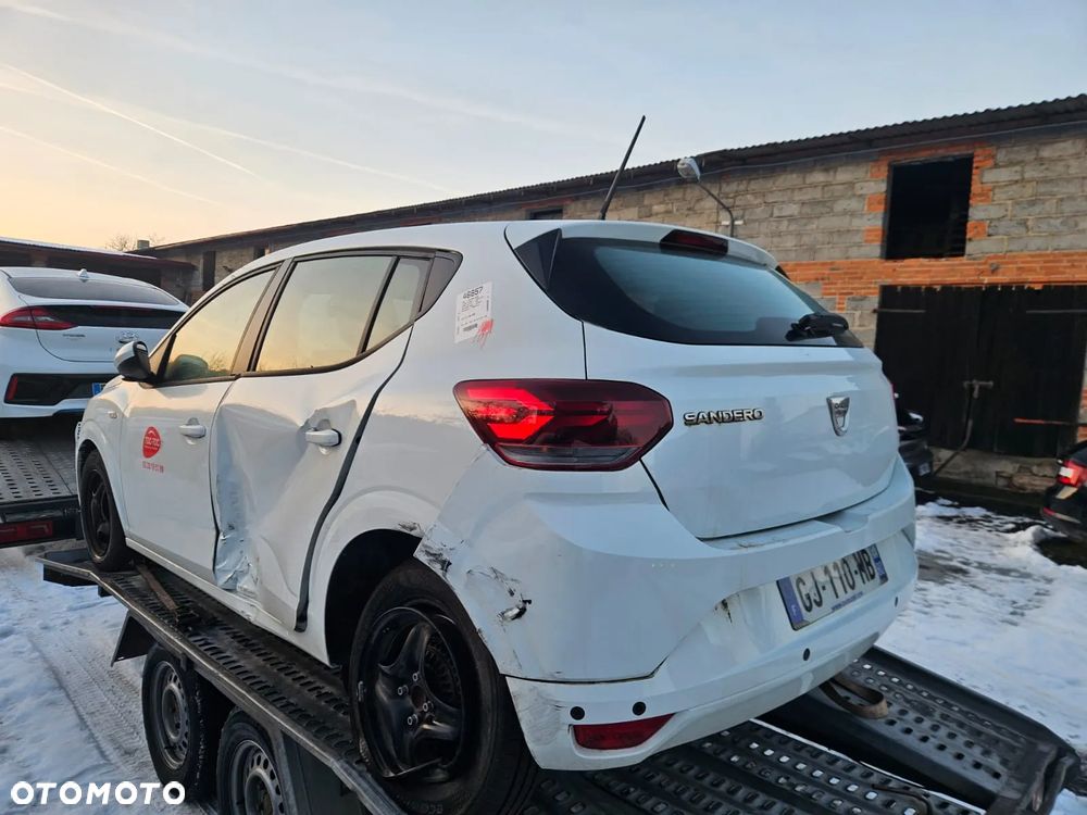 Dacia Sandero - 8