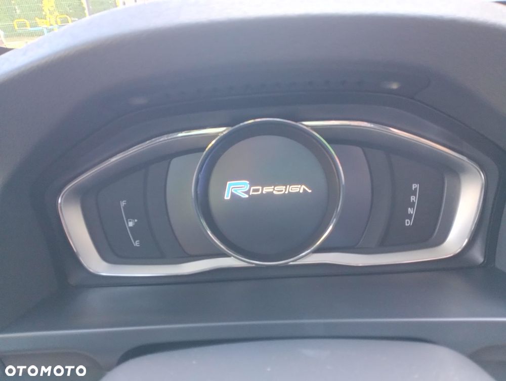 Volvo V60 T6 AWD Drive-E R-Design Momentum - 33