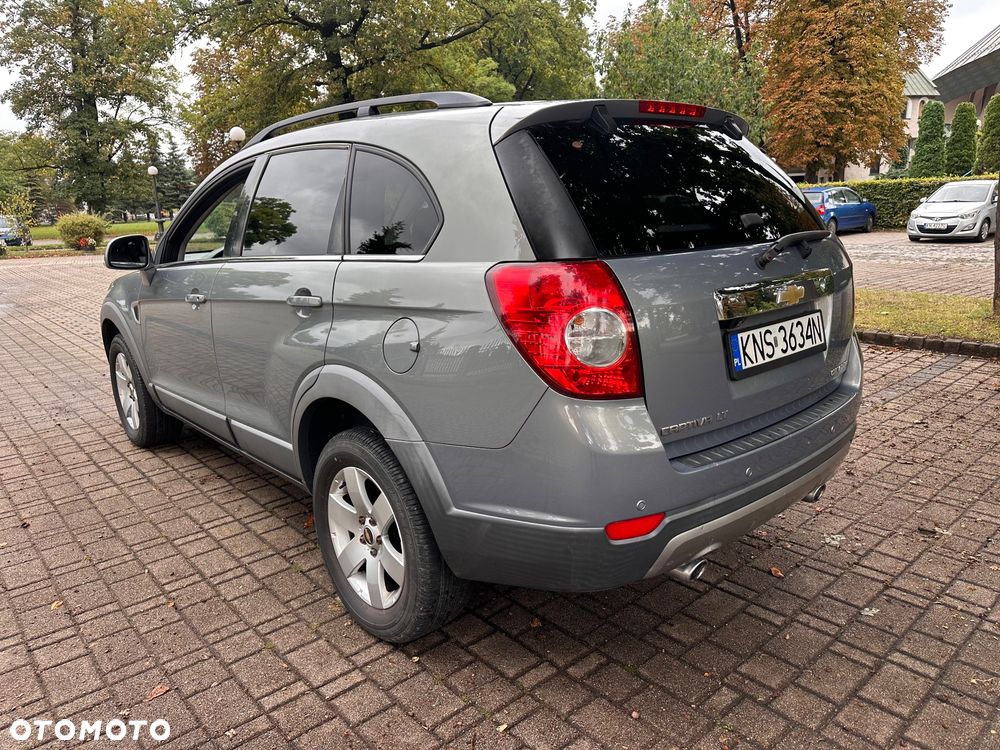 Chevrolet Captiva 2.0 4WD 7 Sitzer Automatik LT Exclusive - 2